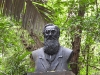 dscn 0571.jpg Monument à Alfred Russel VVallace dans le parc national de Tangkoko au Sulawesi nord