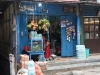 Dans la rue principale à Dirang