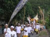 epv 0003.jpg Procession dans les rues de Padangbai
