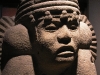 epv 0280.jpg Musée d'Anthropologie, salle du Golfe, statue en granit de Xilonen déesse du maïs (origine Tuxpan, Vera Cruz)