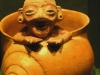 epv 0292.jpg Musée d'Anthropologie, salle Maya, vase à l'homme souriant
