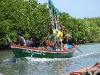 DSCN 0169.jpg Bateau rentrant au port de pêche de Phetchaburi